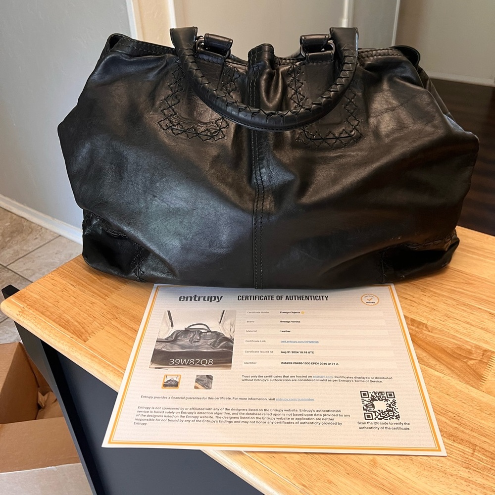 🔥🔥SALE🔥🔥Authentic Bottega Veneta Leather Shoulder Bag
